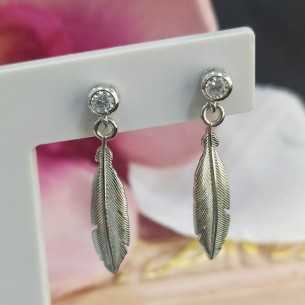 Towanda Pendientes Chatón Pluma