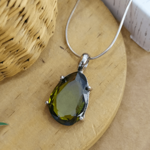 Aragón Carmona Colgante Lágrima Cristal verde oliva