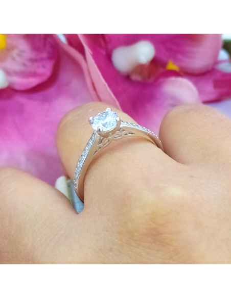 Lotus Silver Anillo Solitario Circonitas