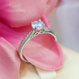 Lotus Silver Anillo Solitario Circonitas