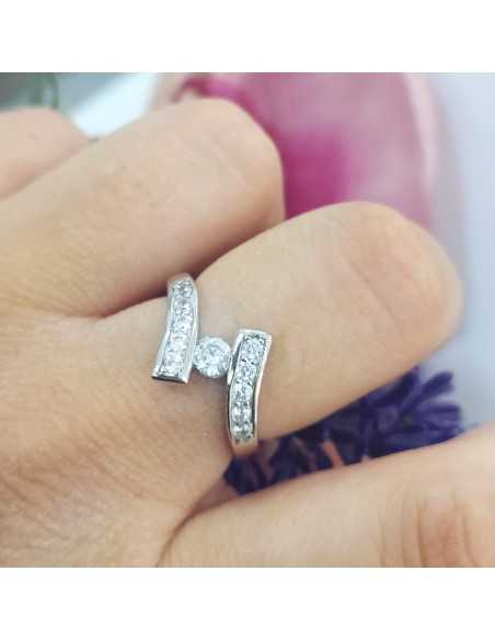 Towanda Anillo Entre lazos Circonitas