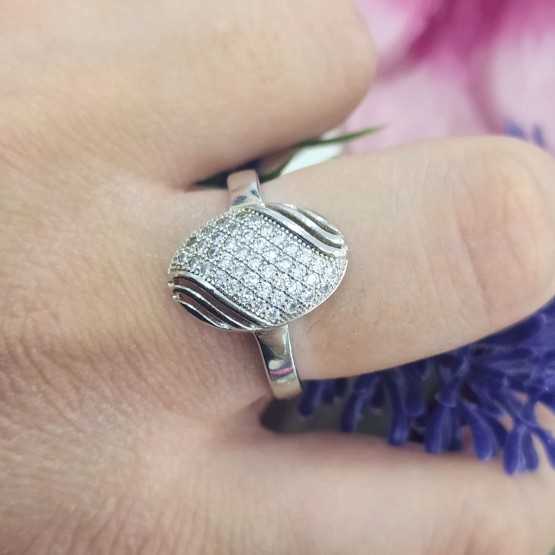 Towanda Anillo Ovalado Circonitas