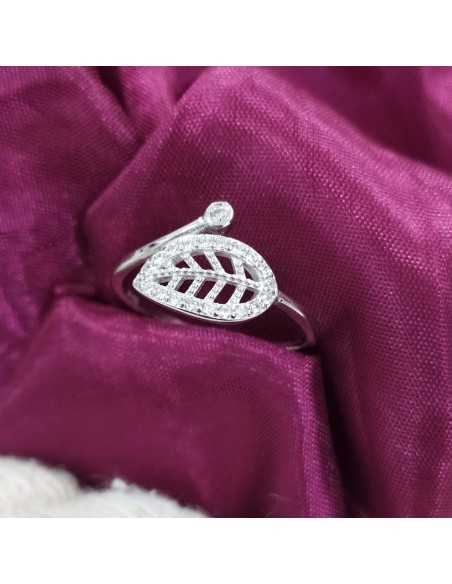 Towanda Anillo Hoja Circonitas