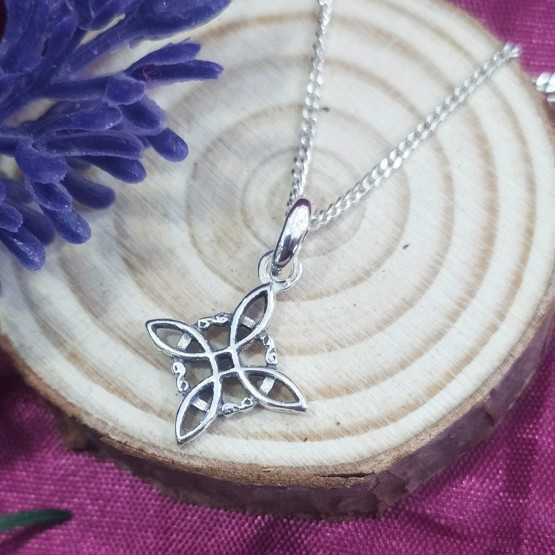 Colgante Amuleto Nudo de Bruja