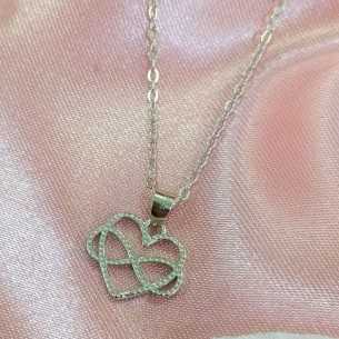 Towanda colgante corazón infinito labrado