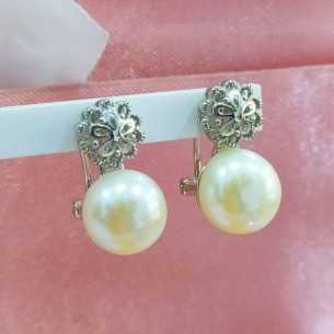 Pendientes Perla Con Flor Cierre Omega